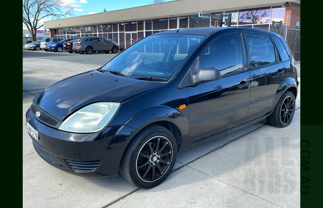 8/2004 Ford Fiesta LX WP 5d Hatchback Black 1.6L