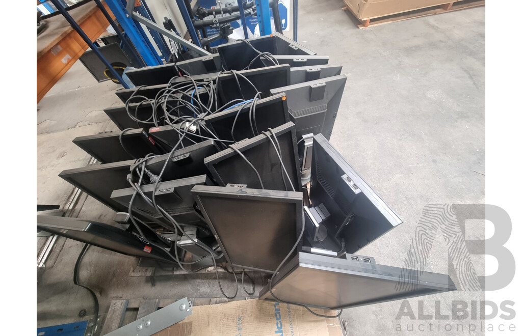 Pallet Lot of Monitors (Dell)