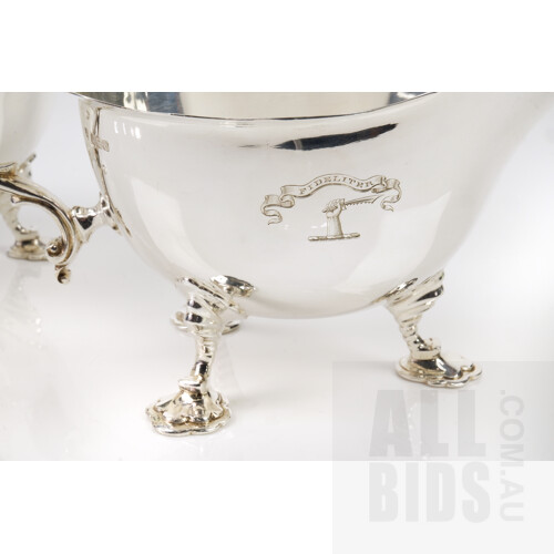 Pair of Good Edwardian Sterling Silver Gravy Boats with Engraved Armorial Crest, J & J Maxfield, Sheffield, 1906, 896g