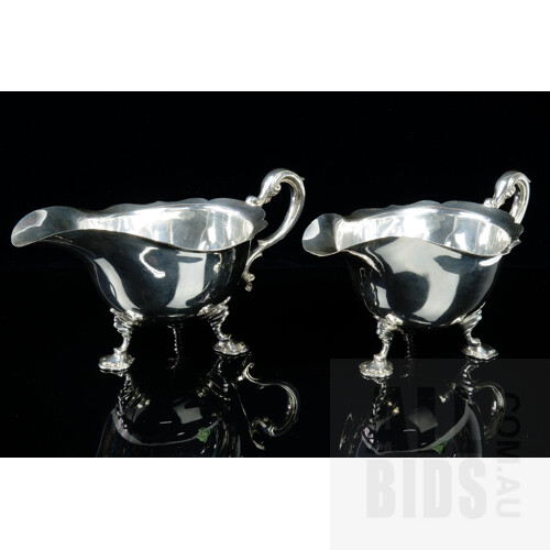 Pair of Good Edwardian Sterling Silver Gravy Boats with Engraved Armorial Crest, J & J Maxfield, Sheffield, 1906, 896g