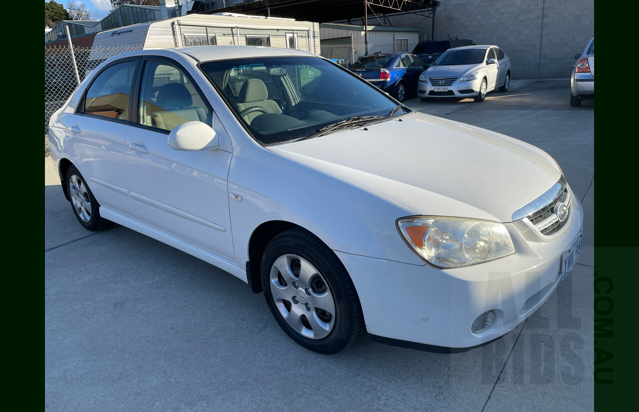 3/2006 Kia Cerato  LD 4d Sedan White 2.0L