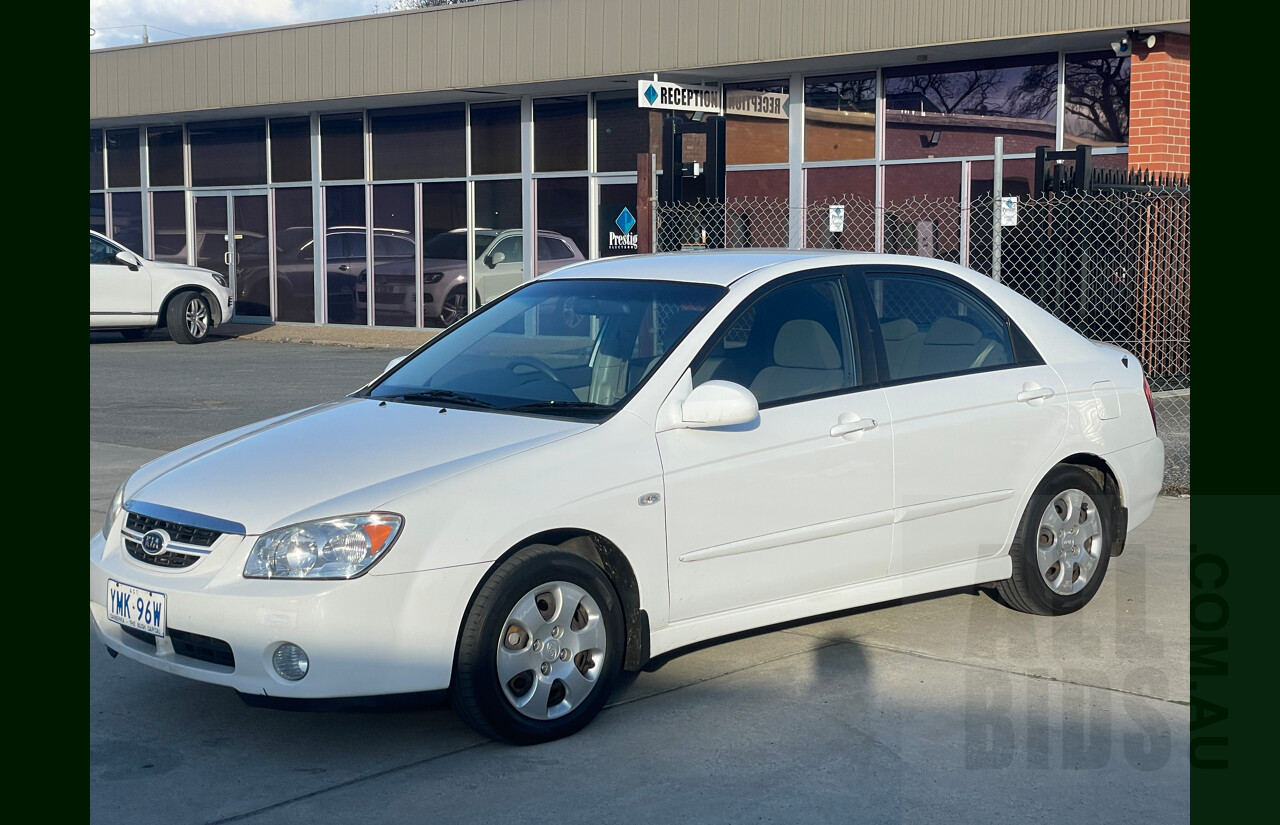 3/2006 Kia Cerato  LD 4d Sedan White 2.0L