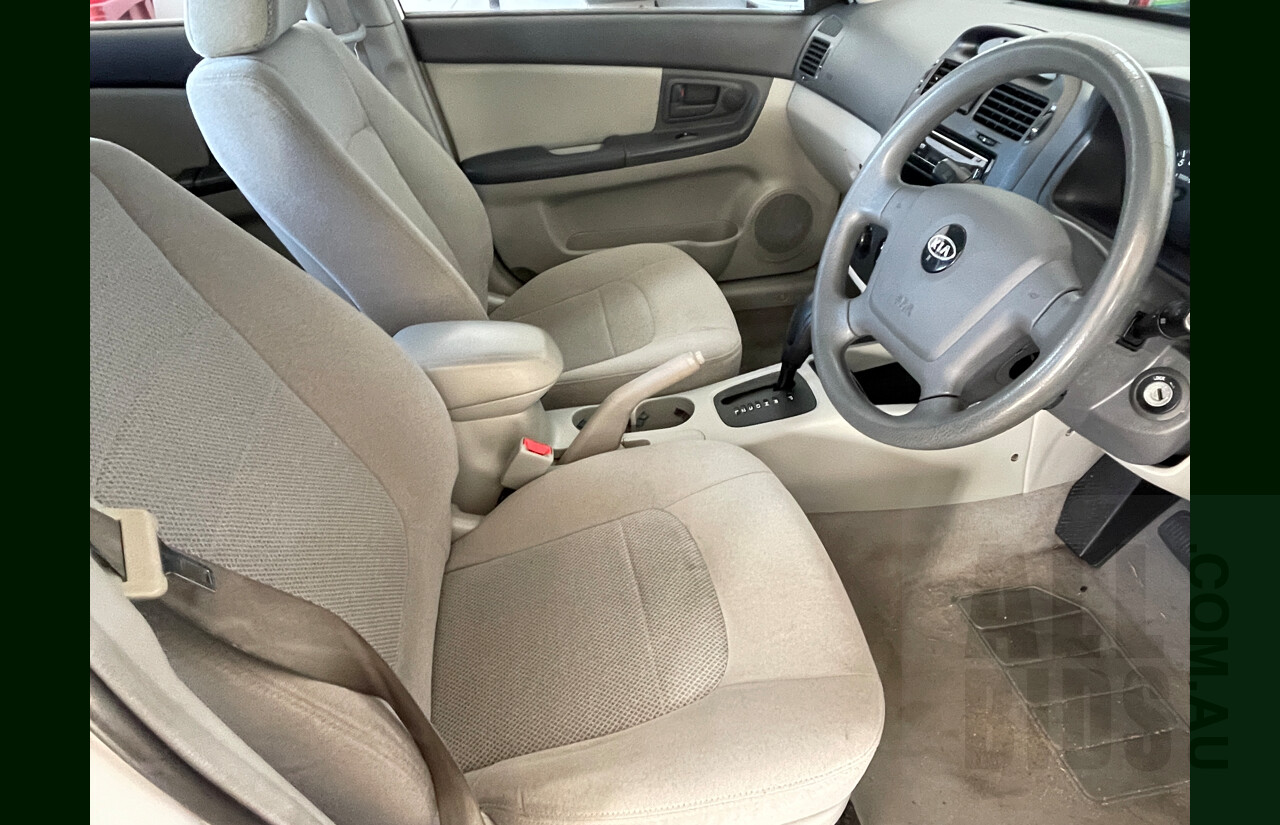 3/2006 Kia Cerato  LD 4d Sedan White 2.0L