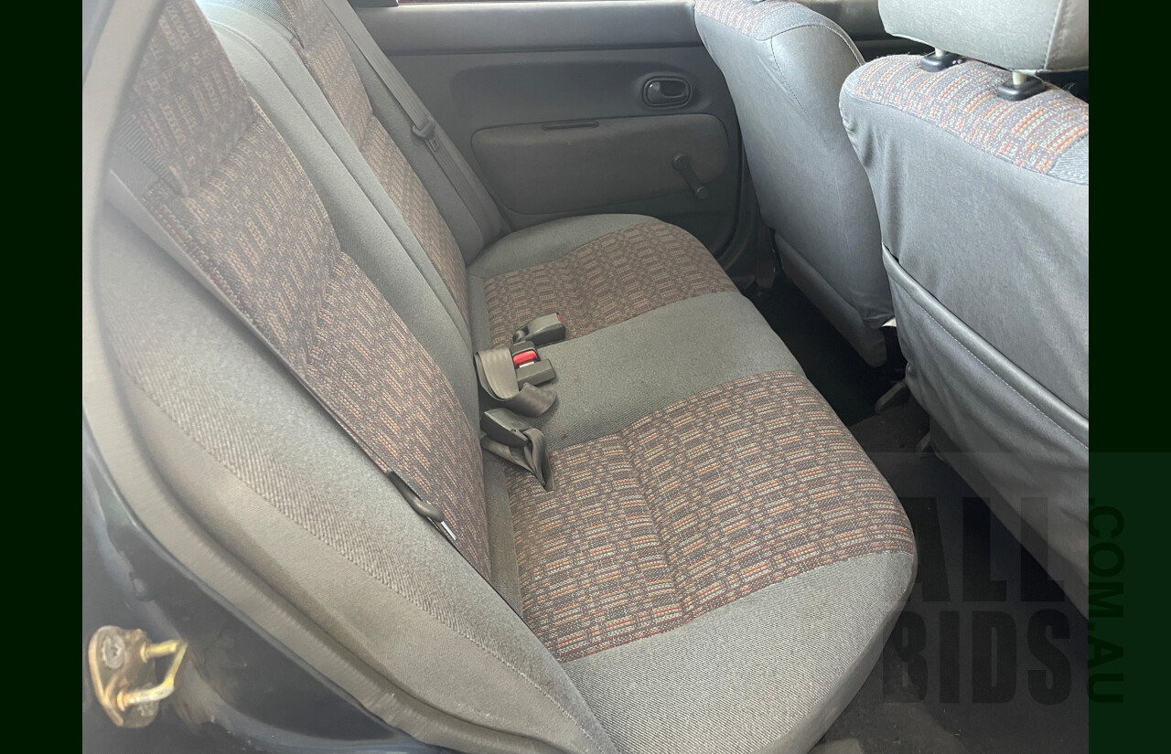 10/1996 Mazda 121 4d Sedan Blue 1.3L