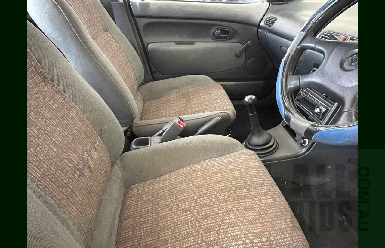 10/1996 Mazda 121 4d Sedan Blue 1.3L