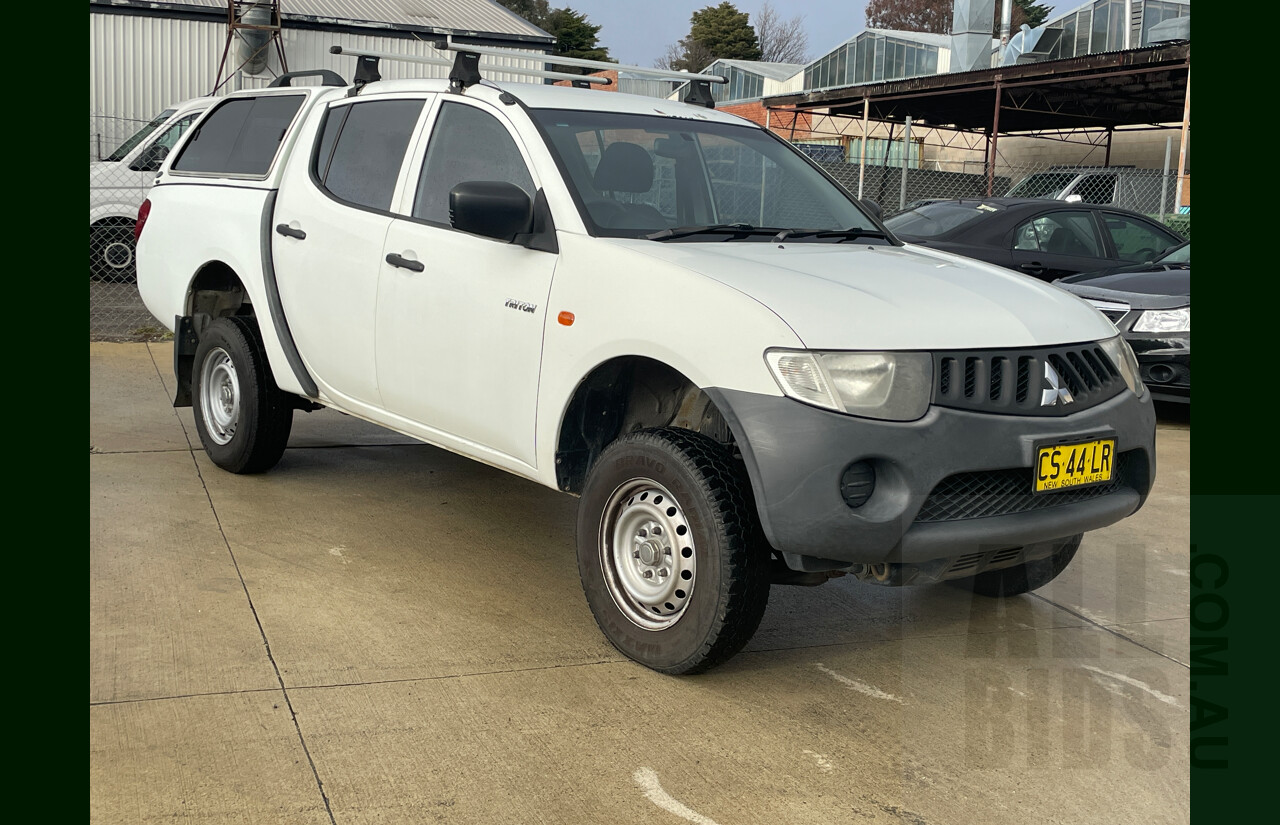 9/2009 Mitsubishi Triton GLX ML MY09 Double Cab Utility White 2.4L