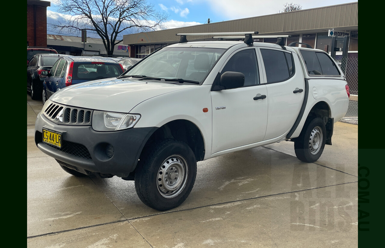 9/2009 Mitsubishi Triton GLX ML MY09 Double Cab Utility White 2.4L