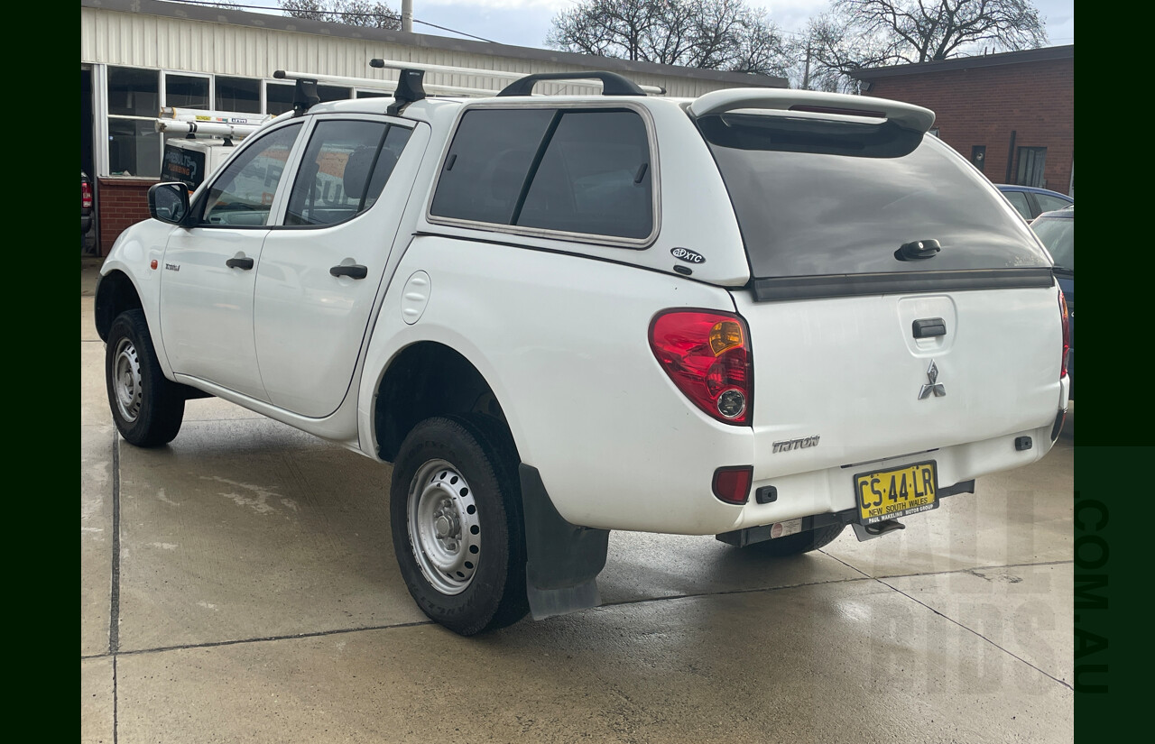 9/2009 Mitsubishi Triton GLX ML MY09 Double Cab Utility White 2.4L