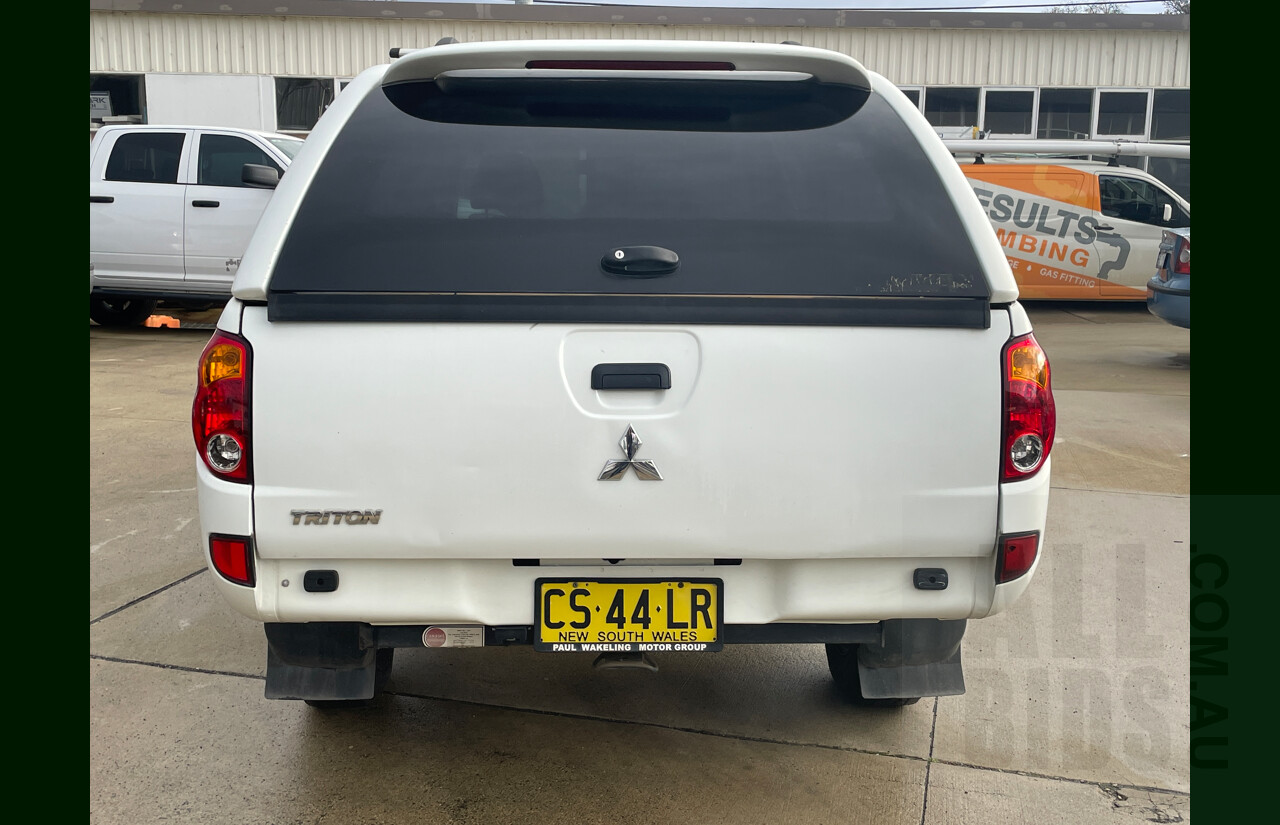 9/2009 Mitsubishi Triton GLX ML MY09 Double Cab Utility White 2.4L