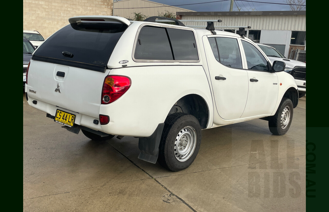 9/2009 Mitsubishi Triton GLX ML MY09 Double Cab Utility White 2.4L
