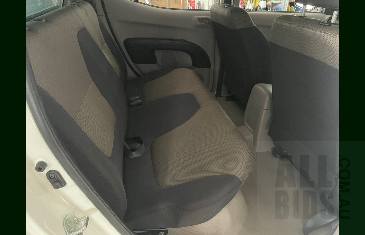 9/2009 Mitsubishi Triton GLX ML MY09 Double Cab Utility White 2.4L