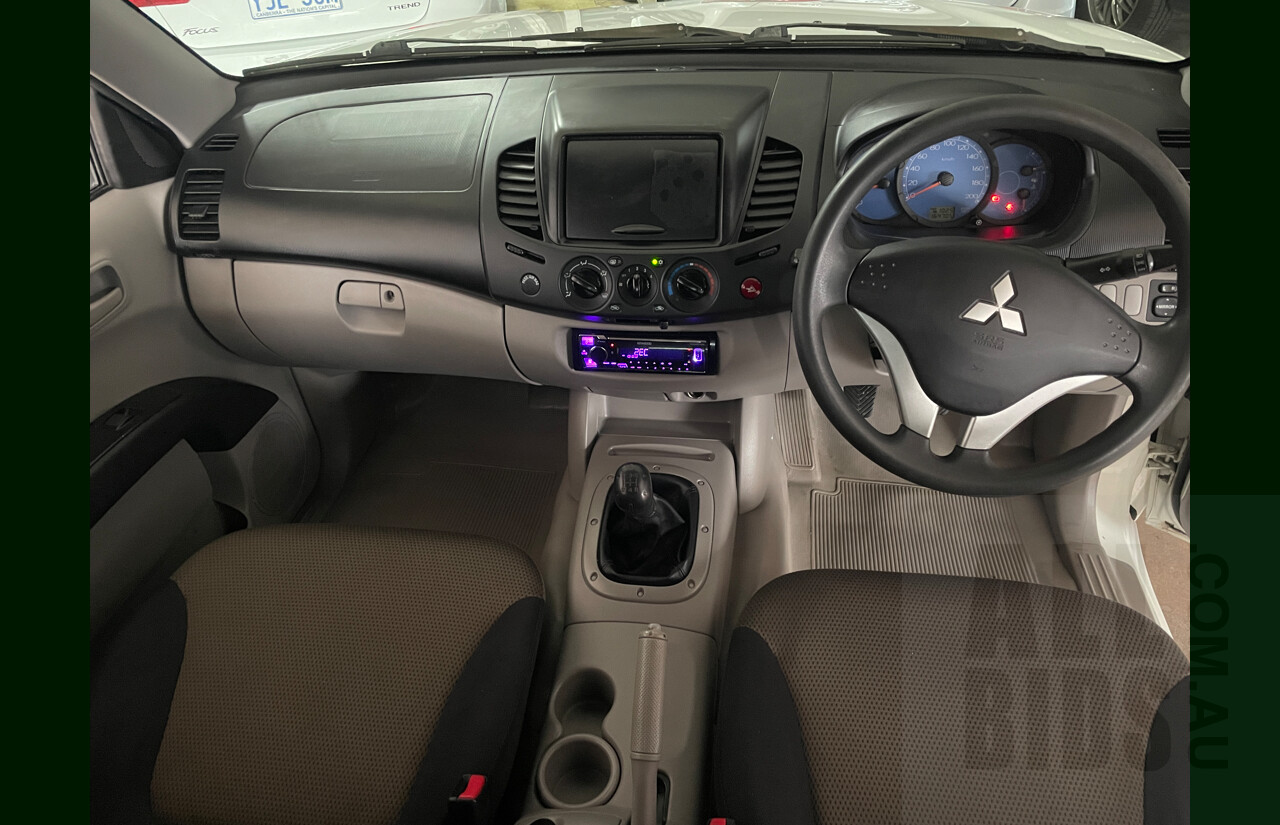 9/2009 Mitsubishi Triton GLX ML MY09 Double Cab Utility White 2.4L