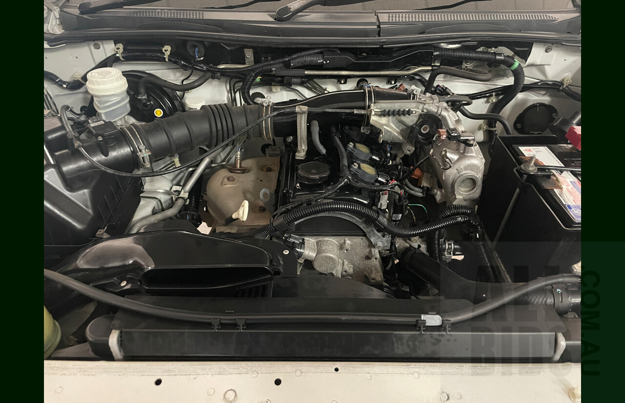 9/2009 Mitsubishi Triton GLX ML MY09 Double Cab Utility White 2.4L