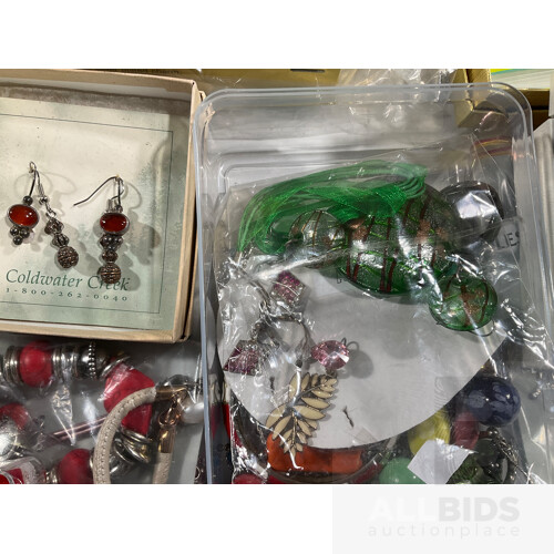 Large Collection of Costume Jewellery Some Still in Boxes, Including Earrings, Rings, Brooches and Necklaces and Brands Such as Pandora, David Jones and More