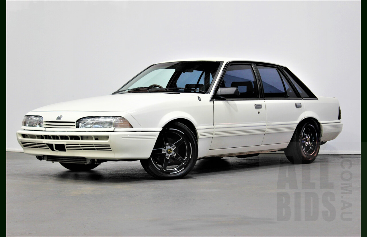 9/1986 Holden Berlina  VL 4d Sedan Alpine White 3.0L - 730hp Turbo
