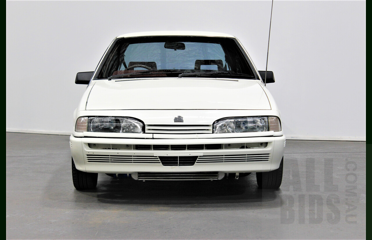 9/1986 Holden Berlina  VL 4d Sedan Alpine White 3.0L - 730hp Turbo