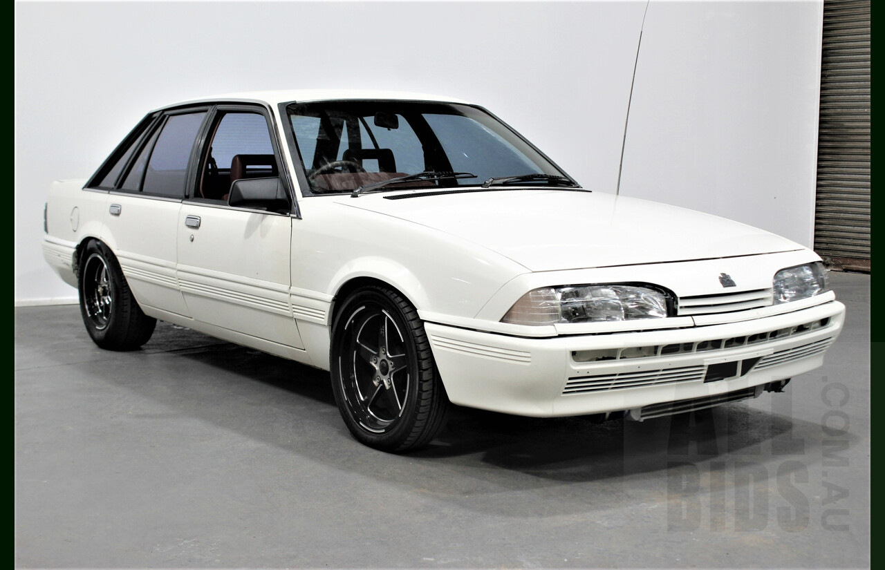 9/1986 Holden Berlina  VL 4d Sedan Alpine White 3.0L - 730hp Turbo