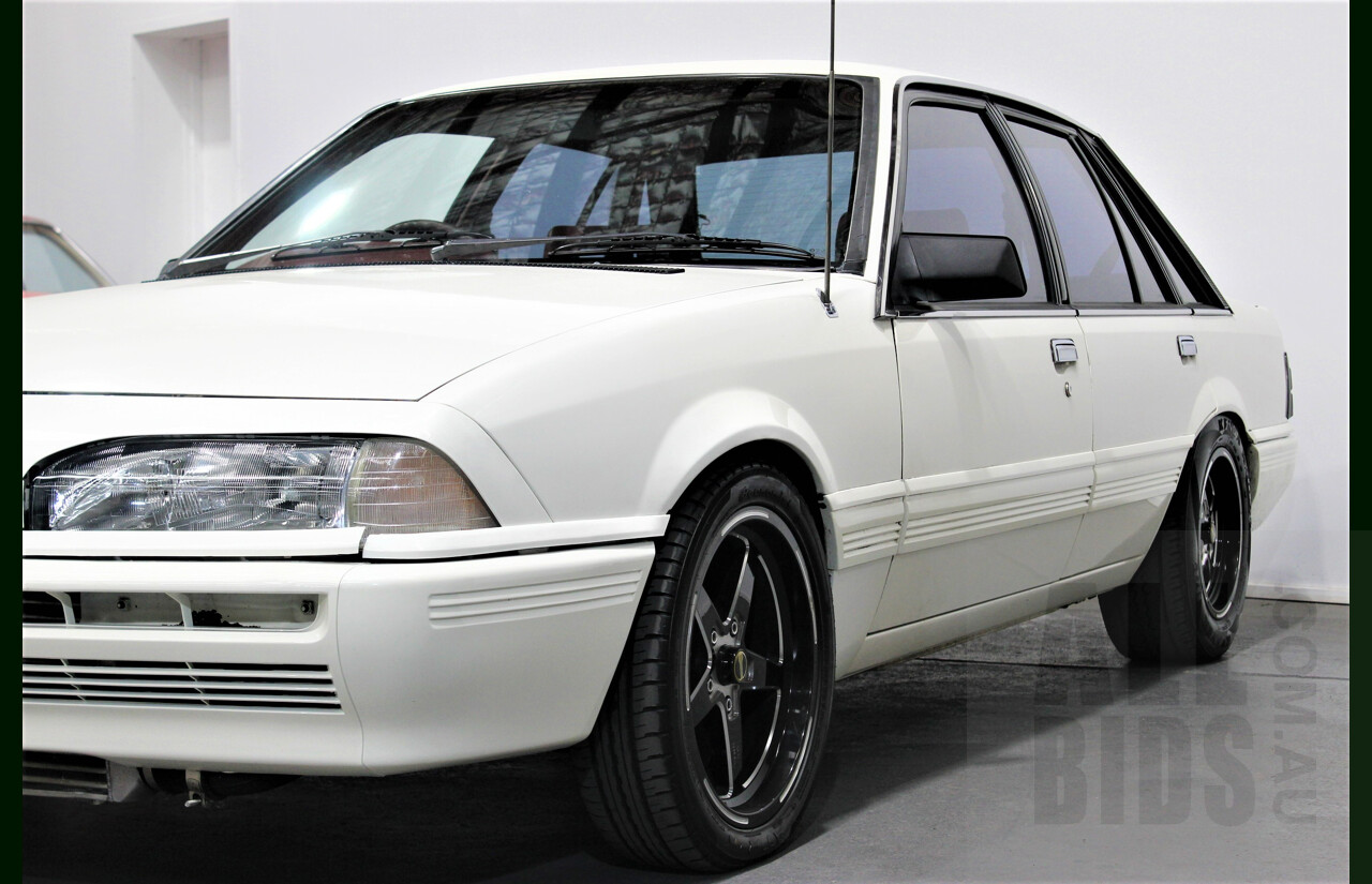9/1986 Holden Berlina  VL 4d Sedan Alpine White 3.0L - 730hp Turbo