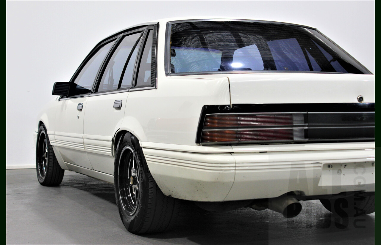 9/1986 Holden Berlina  VL 4d Sedan Alpine White 3.0L - 730hp Turbo