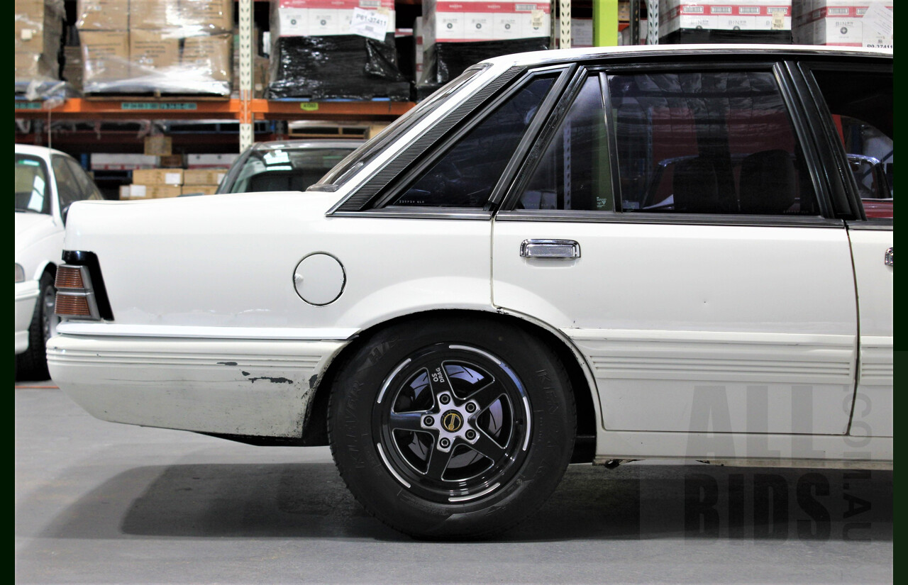 9/1986 Holden Berlina  VL 4d Sedan Alpine White 3.0L - 730hp Turbo