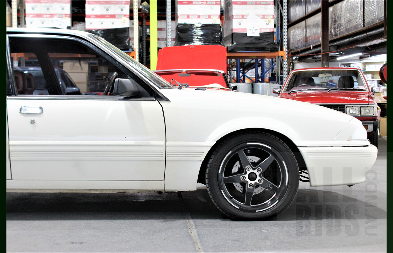 9/1986 Holden Berlina  VL 4d Sedan Alpine White 3.0L - 730hp Turbo
