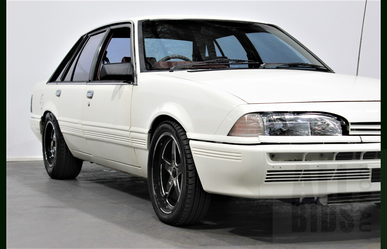 9/1986 Holden Berlina  VL 4d Sedan Alpine White 3.0L - 730hp Turbo