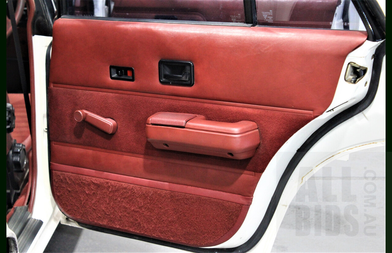 9/1986 Holden Berlina  VL 4d Sedan Alpine White 3.0L - 730hp Turbo