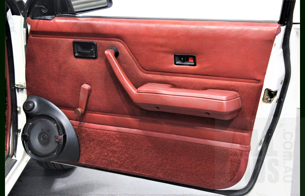 9/1986 Holden Berlina  VL 4d Sedan Alpine White 3.0L - 730hp Turbo