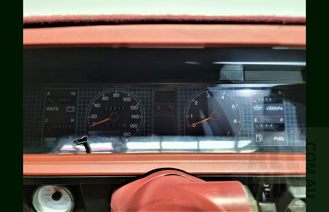 9/1986 Holden Berlina  VL 4d Sedan Alpine White 3.0L - 730hp Turbo