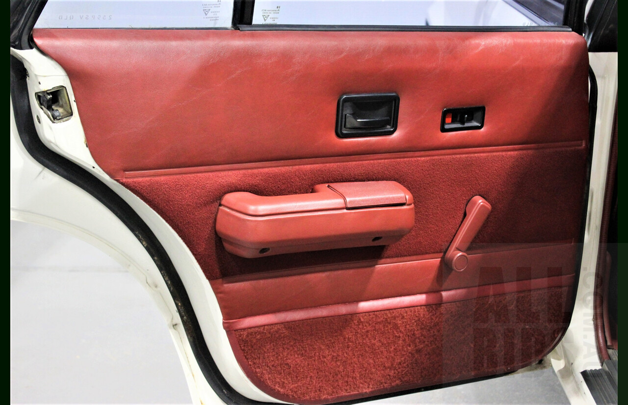 9/1986 Holden Berlina  VL 4d Sedan Alpine White 3.0L - 730hp Turbo