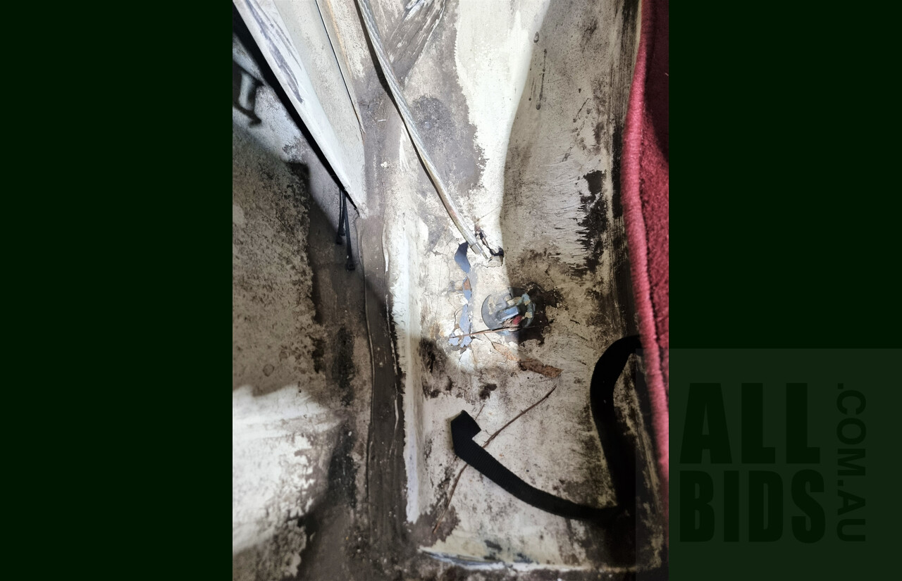 9/1986 Holden Berlina  VL 4d Sedan Alpine White 3.0L - 730hp Turbo