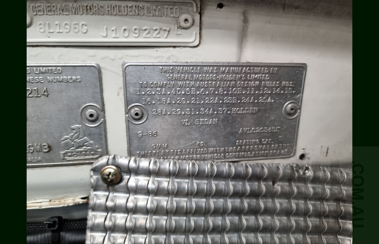 9/1986 Holden Berlina  VL 4d Sedan Alpine White 3.0L - 730hp Turbo