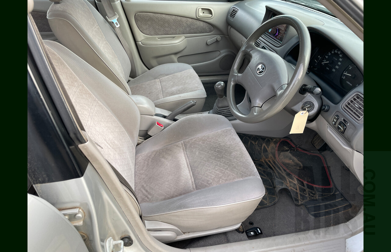 3/2001 Toyota Corolla Ascent SECA AE112R 5d Liftback Silver 1.8L