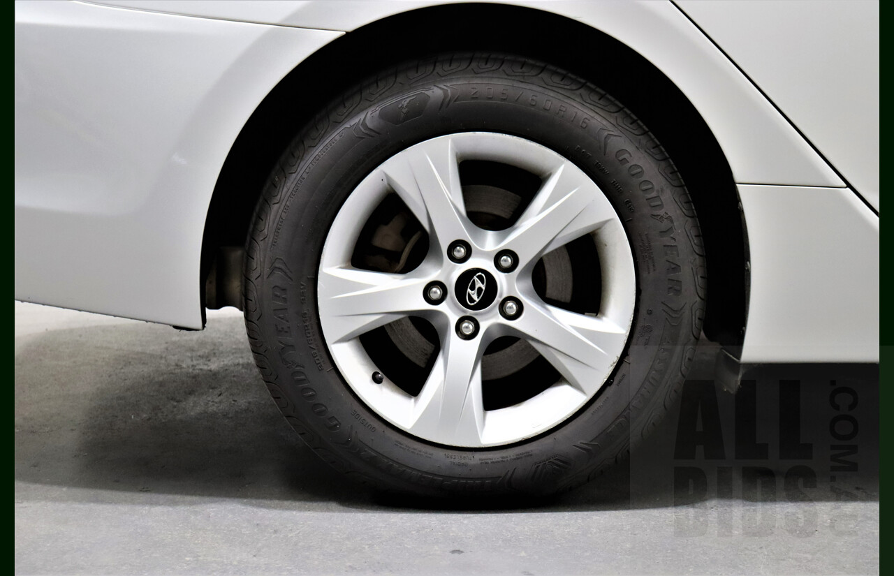 4/2013 Hyundai i40 Active VF 2 4d Sedan Silver 2.0L