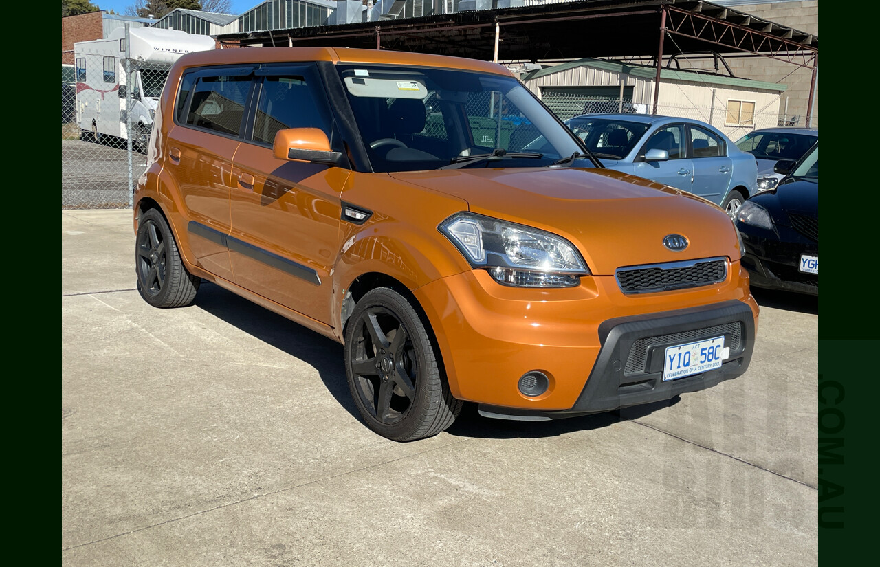 4/2010 Kia Soul  AM 5d Hatchback Orange 1.6L
