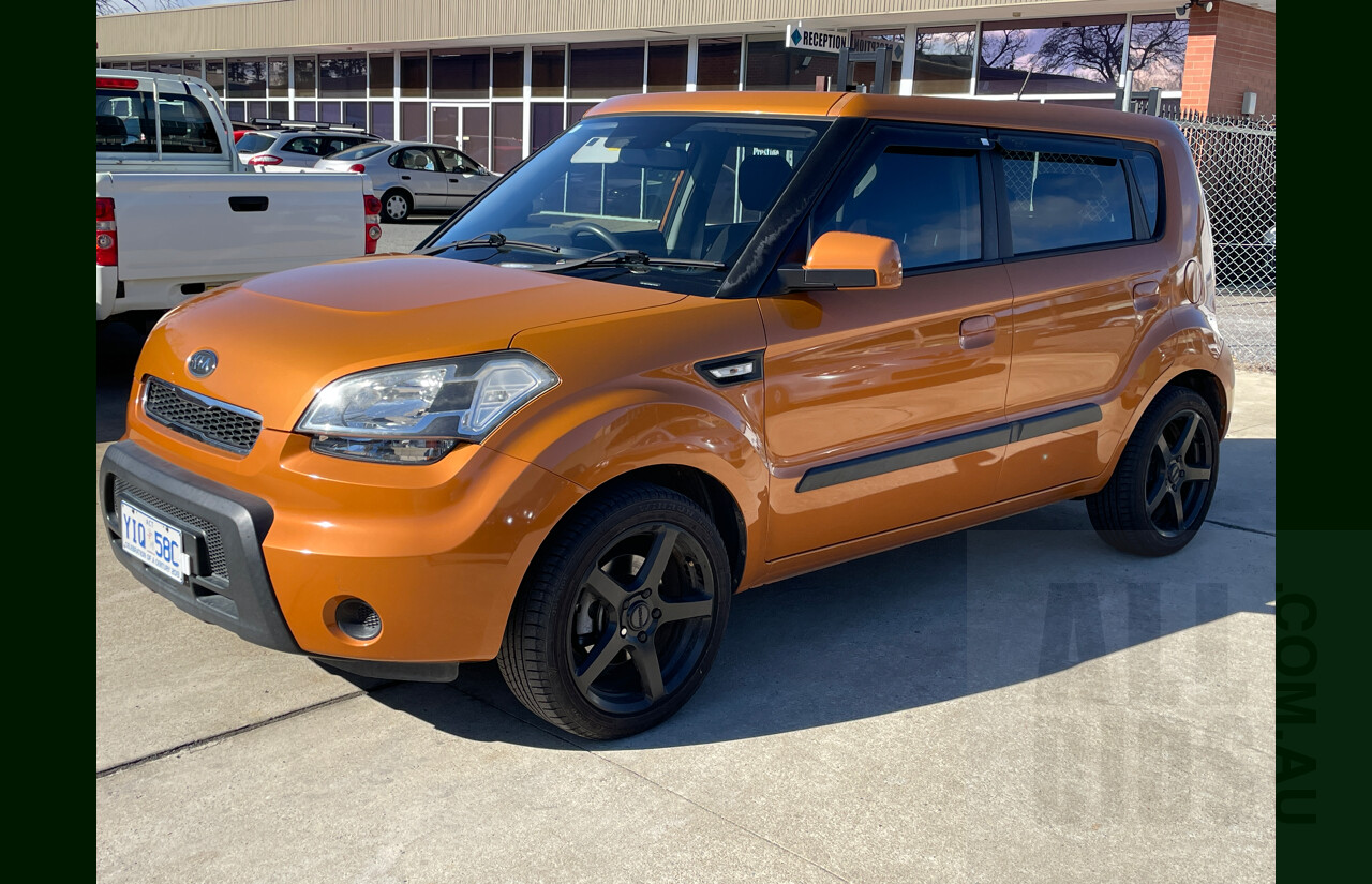 4/2010 Kia Soul  AM 5d Hatchback Orange 1.6L