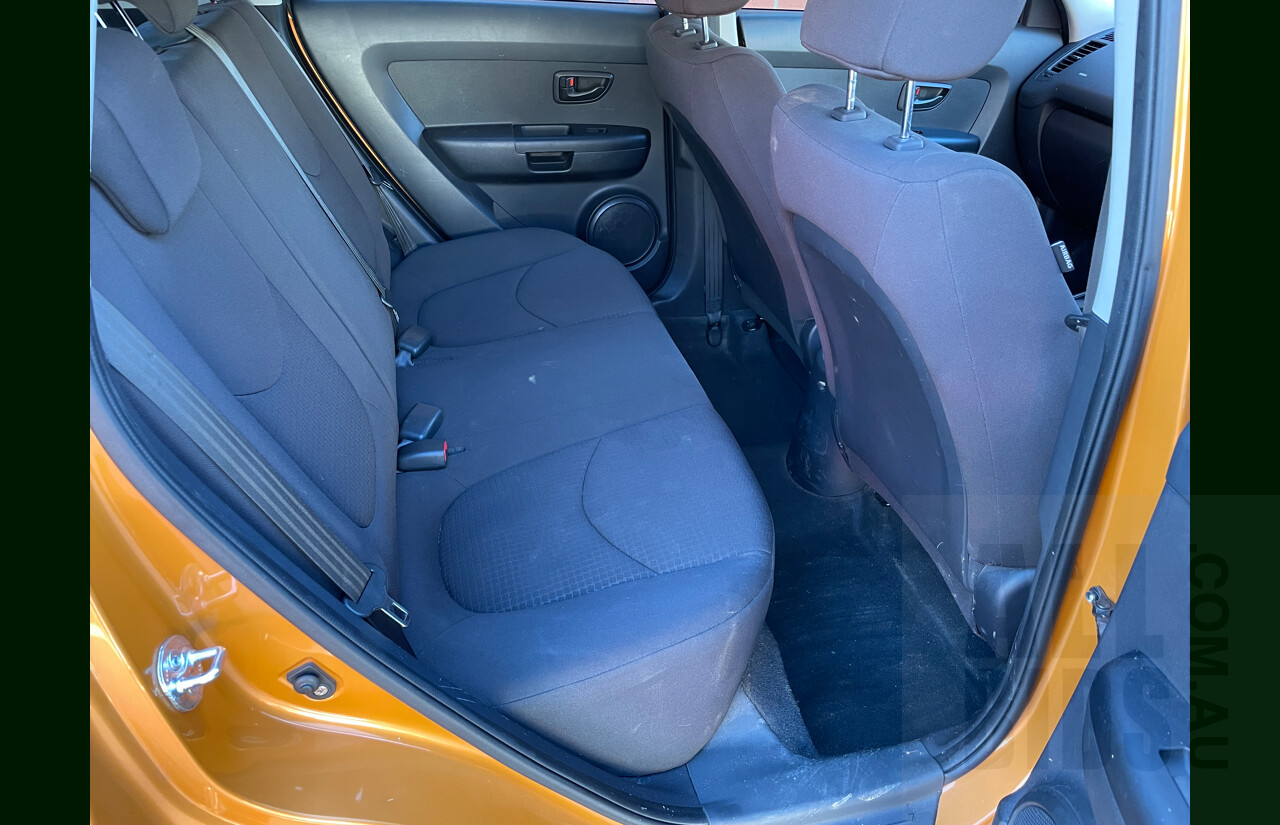 4/2010 Kia Soul  AM 5d Hatchback Orange 1.6L