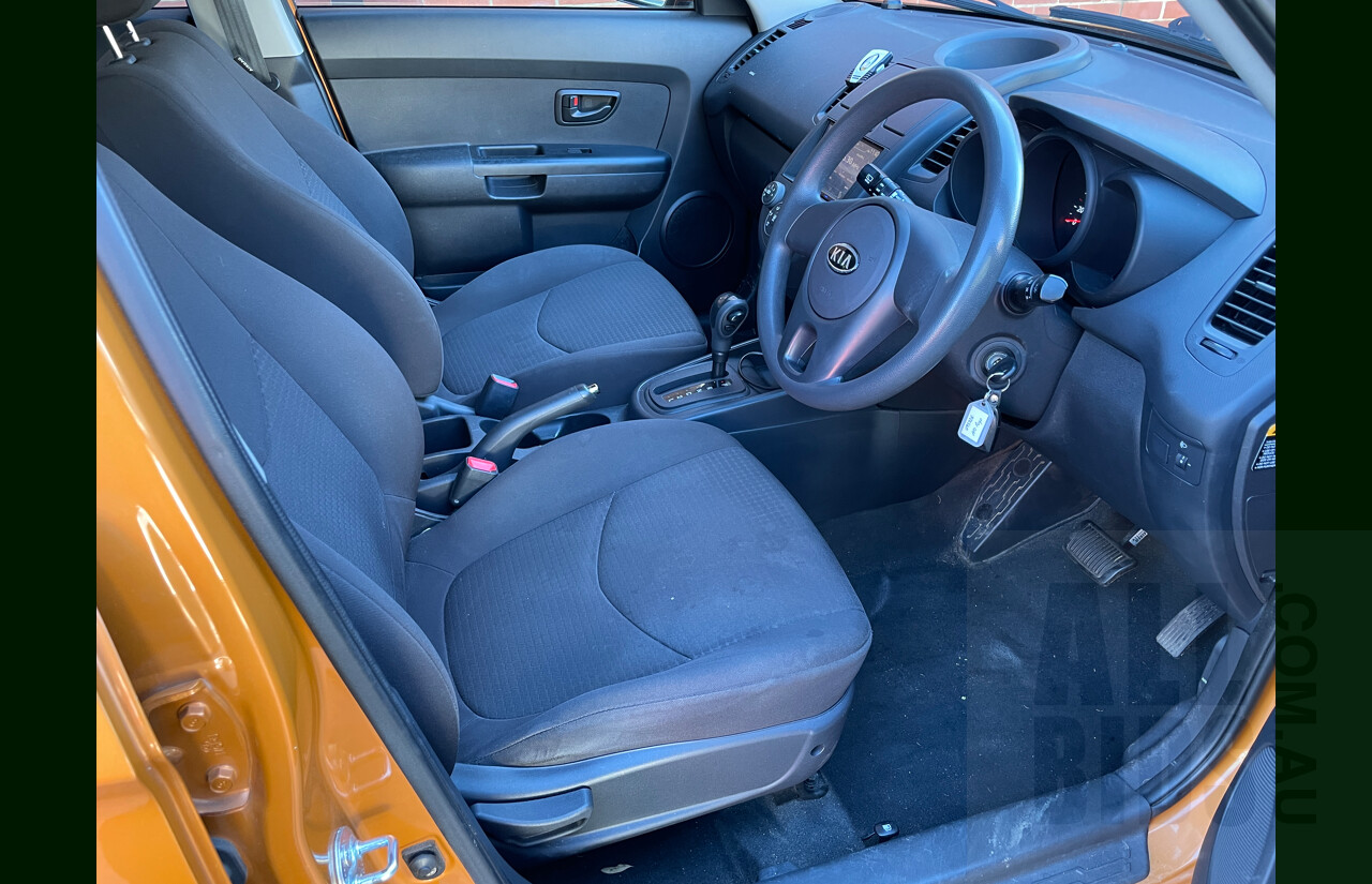 4/2010 Kia Soul  AM 5d Hatchback Orange 1.6L