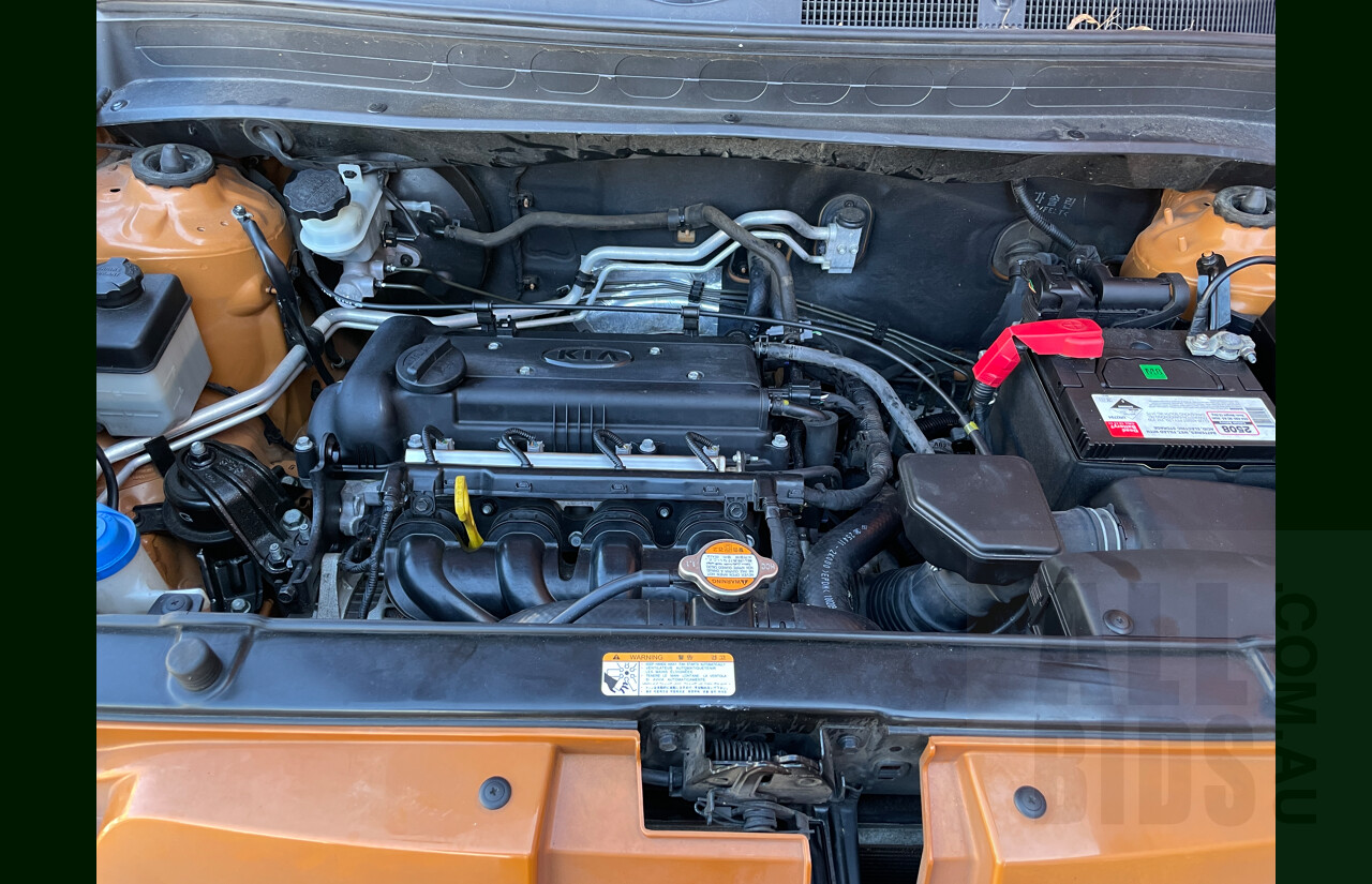 4/2010 Kia Soul  AM 5d Hatchback Orange 1.6L