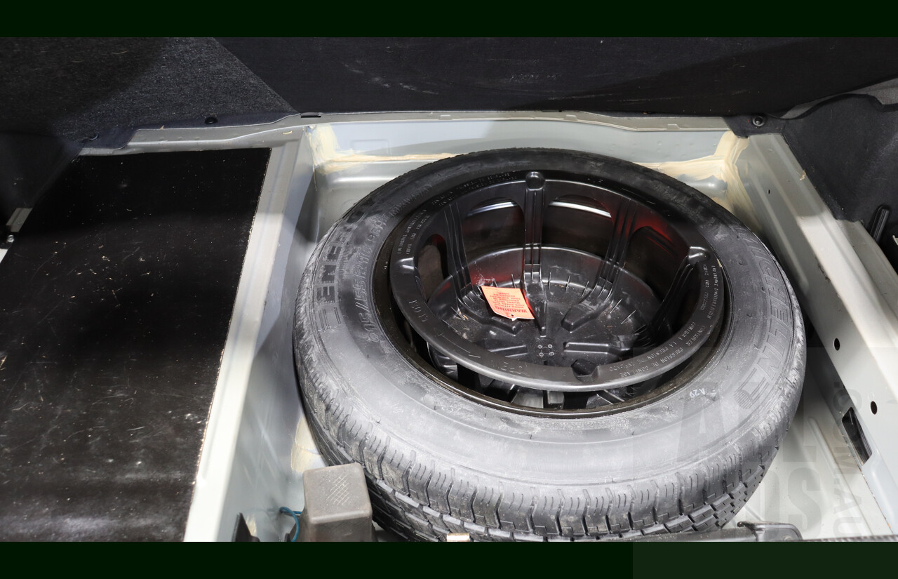 3/2000 Mercedes-Benz E320 Elegance W210 4d Sedan Travertine Beige Metallic 3.2L