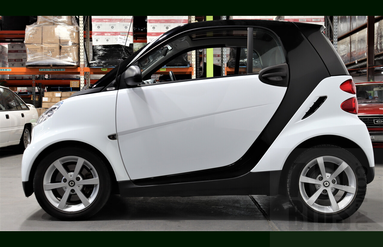 10/2008 Smart Fortwo Coupe 451 2d Coupe White 1.0L
