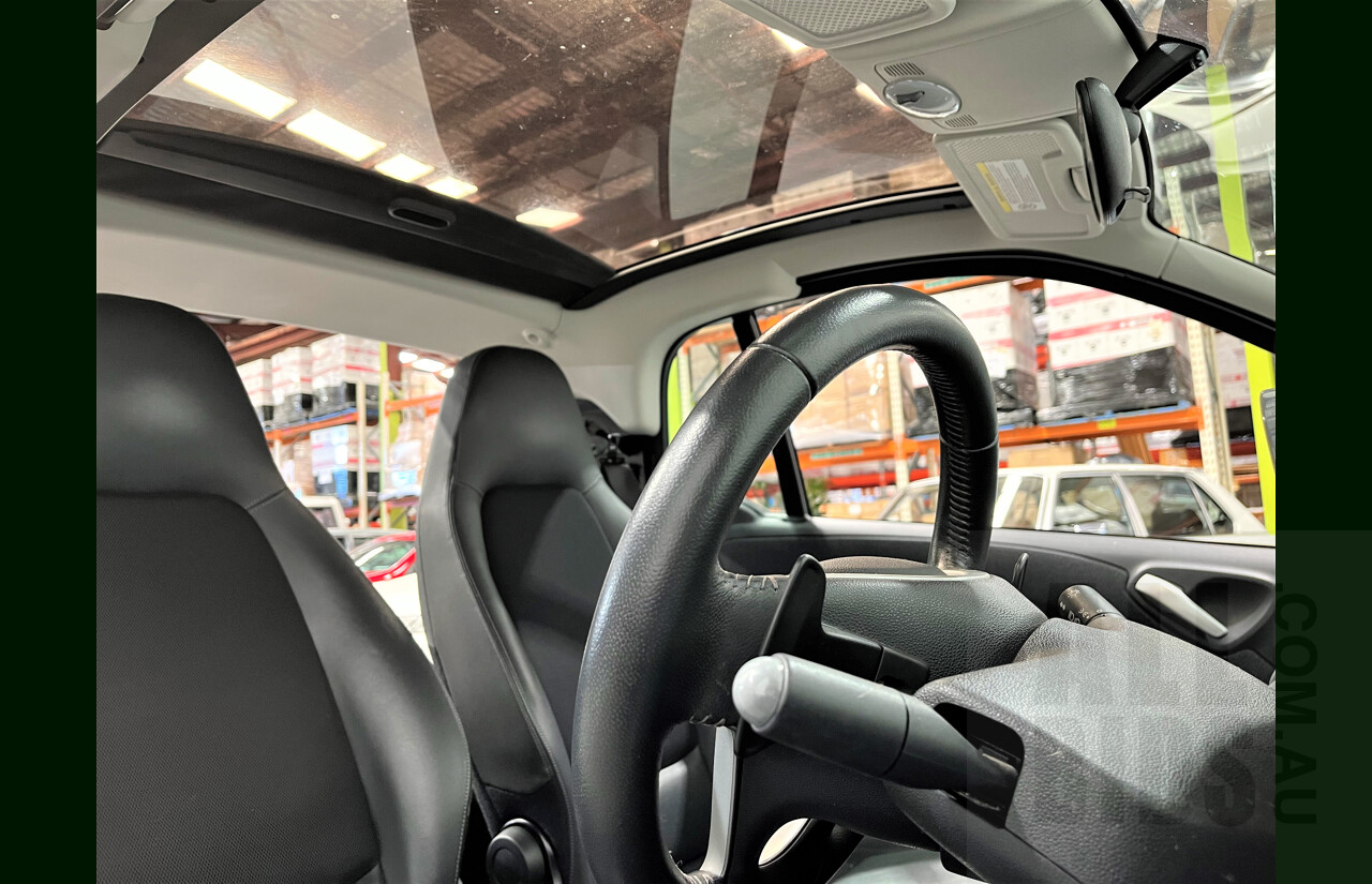 10/2008 Smart Fortwo Coupe 451 2d Coupe White 1.0L