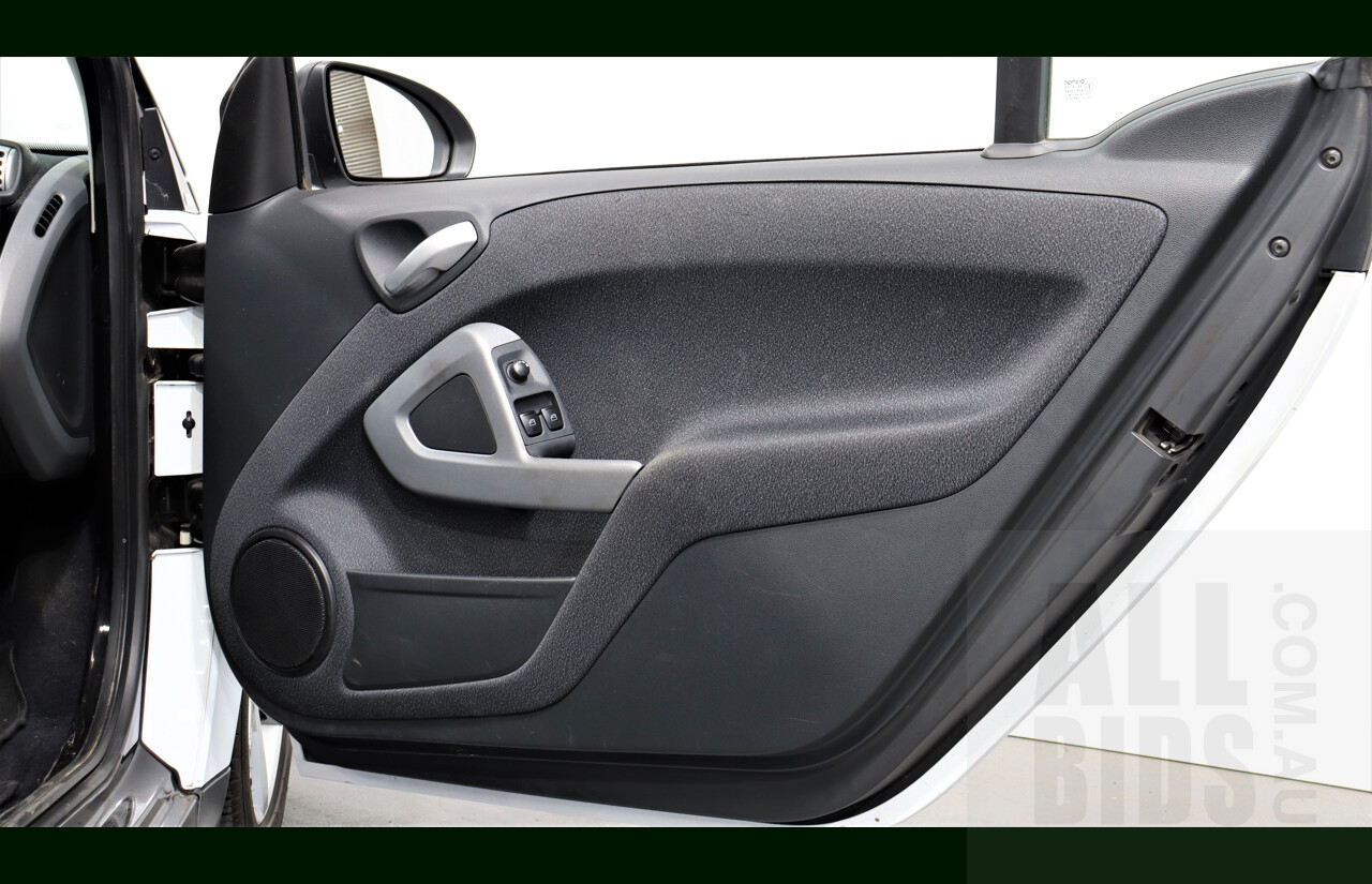 10/2008 Smart Fortwo Coupe 451 2d Coupe White 1.0L