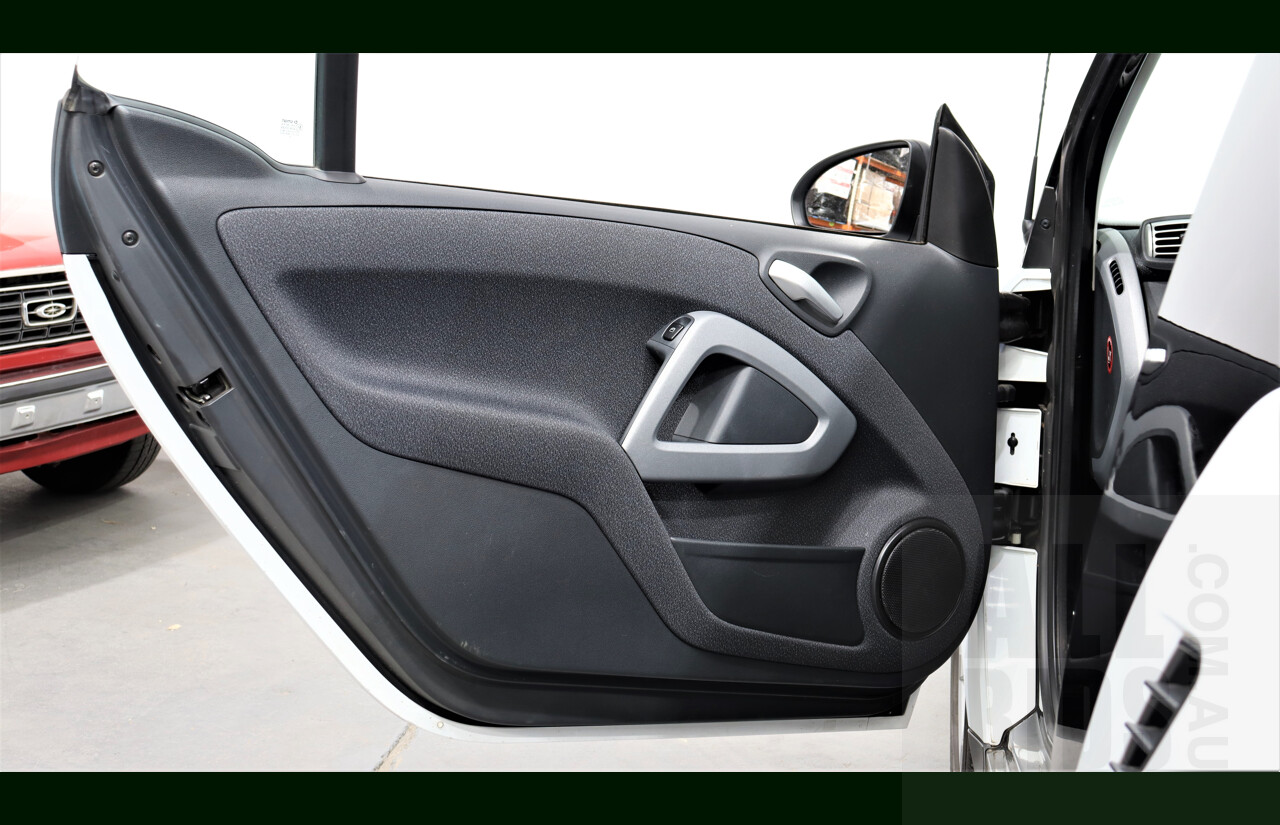 10/2008 Smart Fortwo Coupe 451 2d Coupe White 1.0L