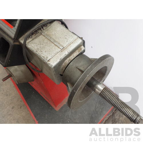 Balco Computerised Wheel Balancing Machine