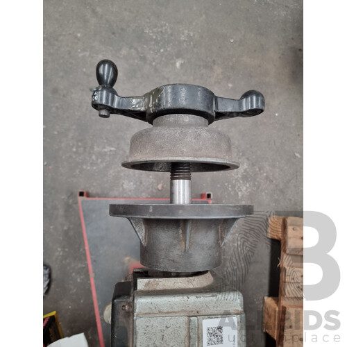 Balco Computerised Wheel Balancing Machine
