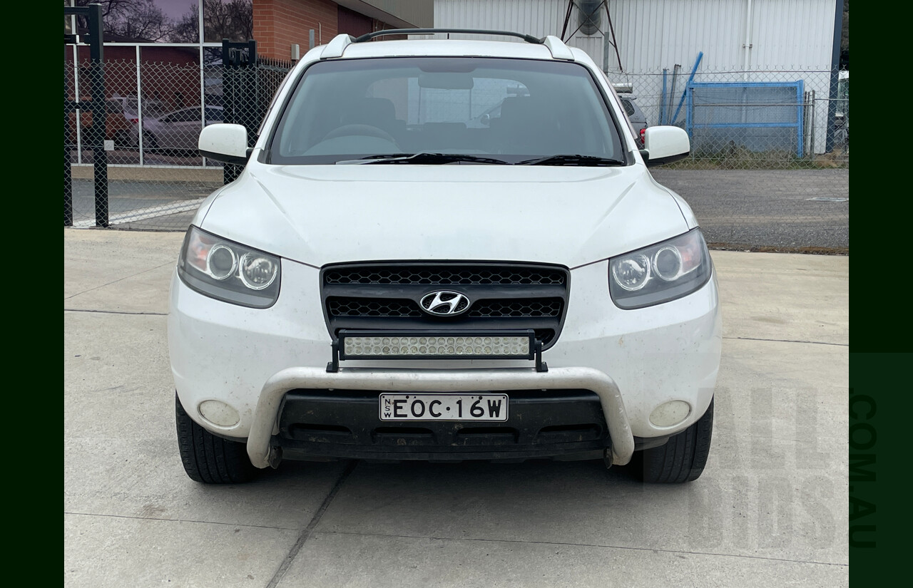8/2007 Hyundai Santa Fe SX CRDi (4x4) CM MY07 UPGRADE 4d Wagon White 2.2L