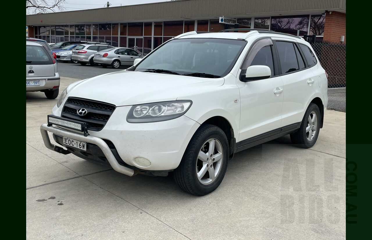 8/2007 Hyundai Santa Fe SX CRDi (4x4) CM MY07 UPGRADE 4d Wagon White 2.2L
