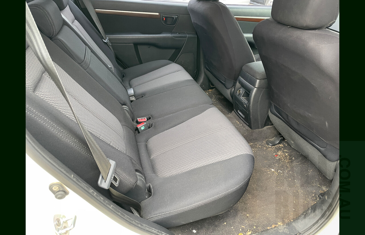 8/2007 Hyundai Santa Fe SX CRDi (4x4) CM MY07 UPGRADE 4d Wagon White 2.2L
