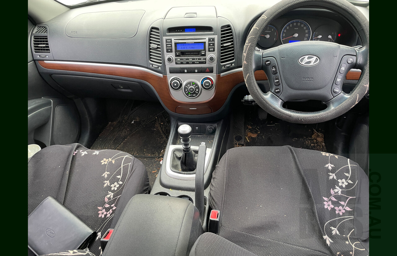 8/2007 Hyundai Santa Fe SX CRDi (4x4) CM MY07 UPGRADE 4d Wagon White 2.2L